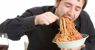 5 Masalah Kesehatan Akibat Makan Tergesa-gesa